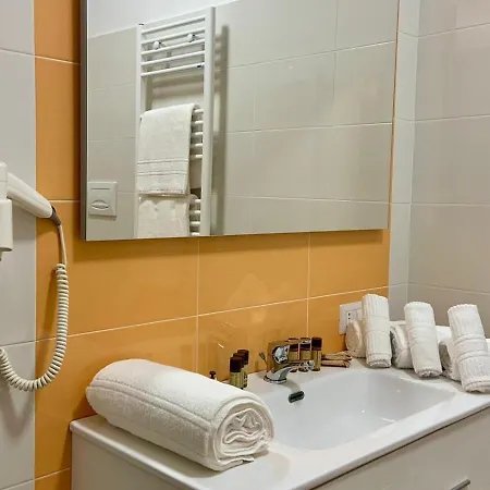 Airuno Rooms Guest house